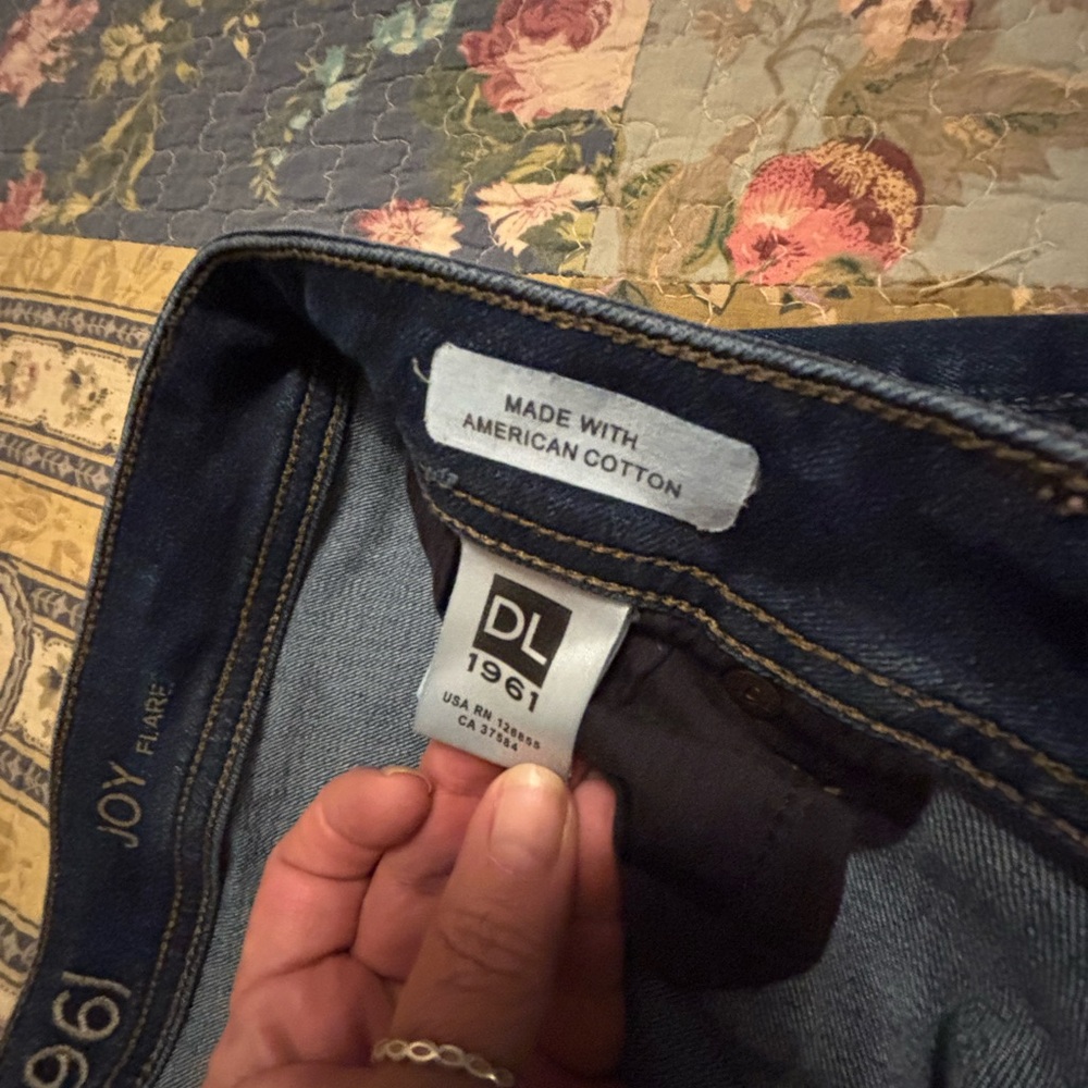 DL1961 Joy Flare Pulse Women's Jeans 32 EUC - Picture 3 of 8